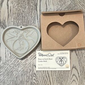 The Pampered Chef Peace on Earth Heart Cookie Mold - Cream